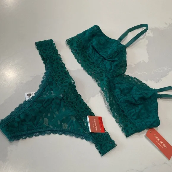 Emerald Lace Bralette and Thong Set - Picture 2 of 4
